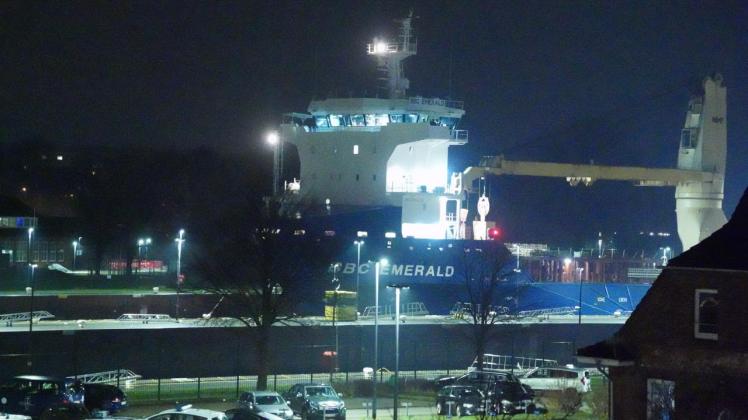 Der Frachter „BBC Emerald“ in der Nordkammer der Schleuse Kiel-Holtenau.         
