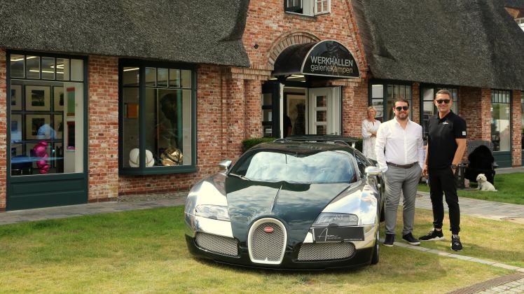 Im Sommer 2022 brachten Michael Gleissner (rechts) und Dominik Amian den einzigen je produzierten Bugatti Veyron Villa d’Este „Malcolm Campbell” aus der Edition Centenaire mit auf die Insel nach Kampen. Kostenpunkt: 3,5 Millionen Euro. 