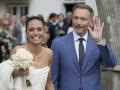 Auf Sylt hatten FDP-Chef Christian Lindner und TV-Journalistin Franca Lehfeldt im Juli 2022 geheiratet. Das Foto zeigt das Paar nach der standesamtlichen Trauung in Keitum. 