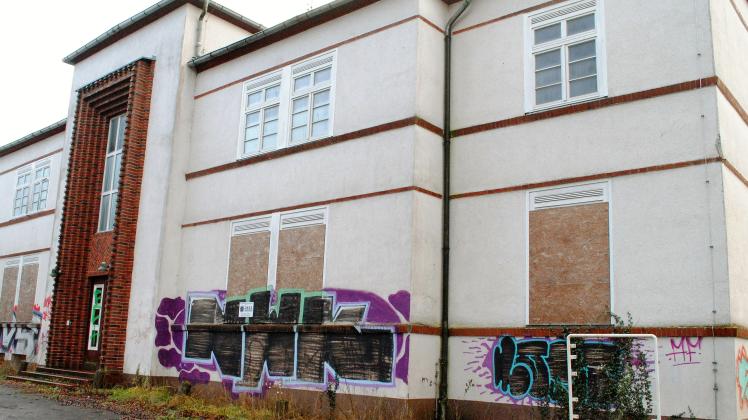 Das alte Gebäude der Strahlenklinik steht seit 2008 leer. Sprayer haben sich hier mit Graffitis verewigt.