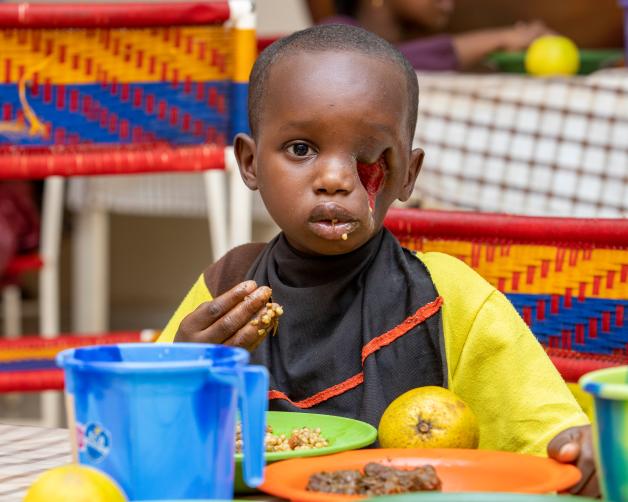 Noma-Hilfe: Delmenhorster Chefarzt Stanek hilft Kindern in Afrika | NOZ