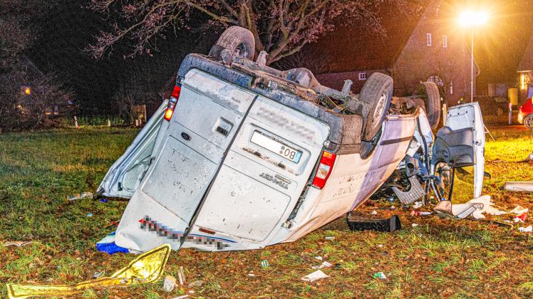 Unfall in Venne am 22. Dezember: Der Fahrer dieses Ford Transit erlag seinen schweren Verletzungen.