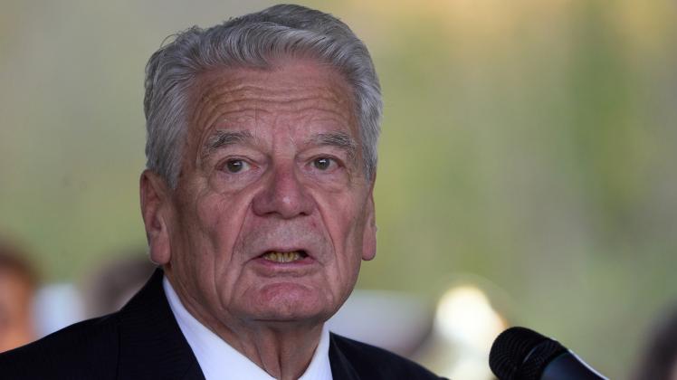 Altbundespräsident Gauck bei Volkstrauertag im Kreis Ahrweiler