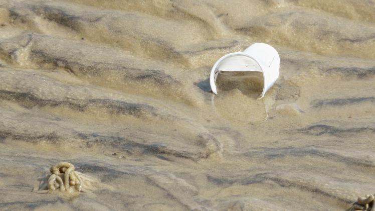 Plastikmuell im Wattenmeer Das Wattenmeer der Nordsee ist im Juni 2009 von der UNESCO zum Weltnaturerbe, UNESCO World He