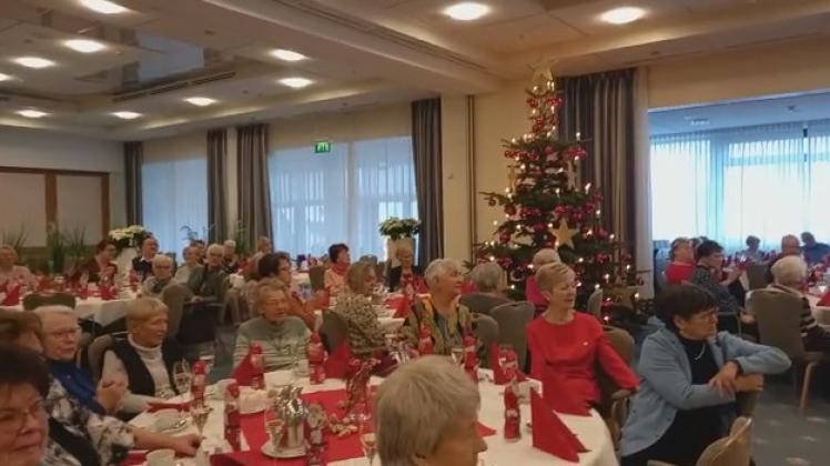 Dank des Hotel Neptuns hatten die Senioren von der Volkssolidarität eine schöne Weihnachtsfeier im Bernsteinsaal. 