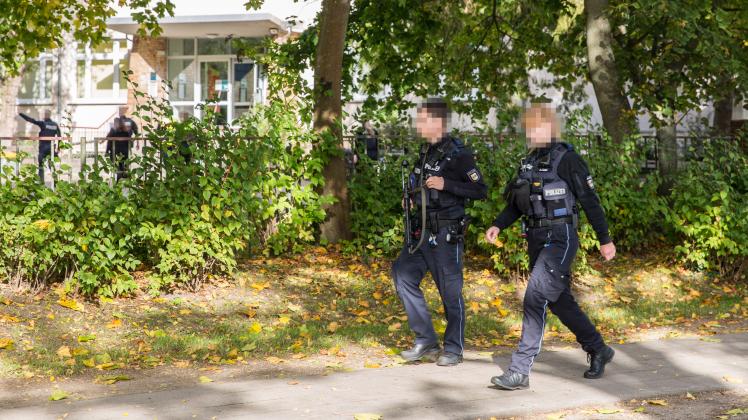 Wegen eines möglichen Amok-Laufs riegelte die Polizei im Oktober die Berufsschule in der Dr.-Hans-Wolf-Straße ab.
