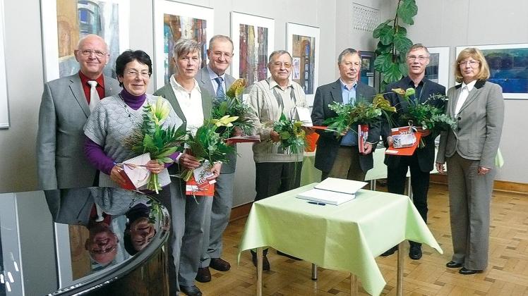 Mit der Eintragung in das Ehrenbuch der Stadt Wittenberge wurde im November 2011 die Redaktionscrew der „Prignitzer Heimat“ geehrt, darunter  Günter Rodegast (5. v. l.) als Mitbegründer und langjährig verantwortlicher Redakteur. 