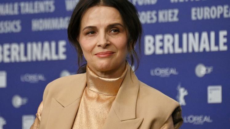 French actress Juliette Binoche addresses a press conference for the film 'Avec amour et acharnement' (Both Sides of the Blade) by French director Claire Denis shown in competition during the 72nd Berlinale Film Festival in Berlin on February 12, 2022. (Photo by John MACDOUGALL / AFP)