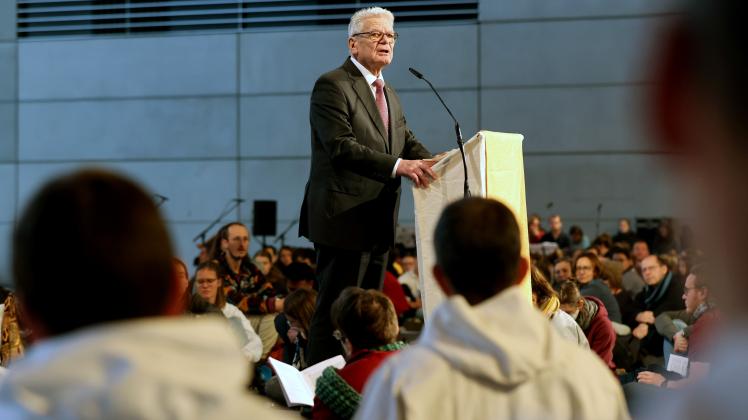 Gauck besucht Europäisches Taizé-Jugendtreffen
