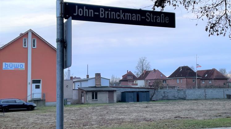 Hier an der John-Brinckman-Straße, wo einst die Alte Molkerei stand, will die Büwo ein neues Wohnhaus errichten.