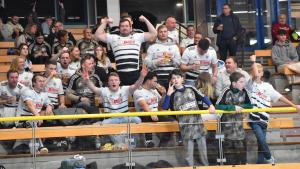 Die Fans des SV Preußen Reinfeld gingen selbstbewusst in das Finale gegen die Buzzerboys.