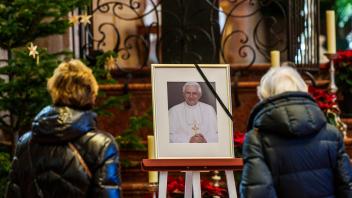 Emeritierter Papst Benedikt XVI. gestorben · Mainz