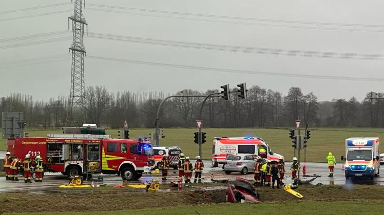 Unfallstelle an der Dreilützower Chaussee bei Wittenburg. Hier waren am Silvestertag zwei Pkw zusammengestoßen, es gab zwei Schwerverletzte.