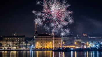 CROATIA-SPLIT-NEW YEAR-FIREWORKS Fireworks are seen during the New Year celebrations in Split, Croatia , Jan. 1, 2023. Z