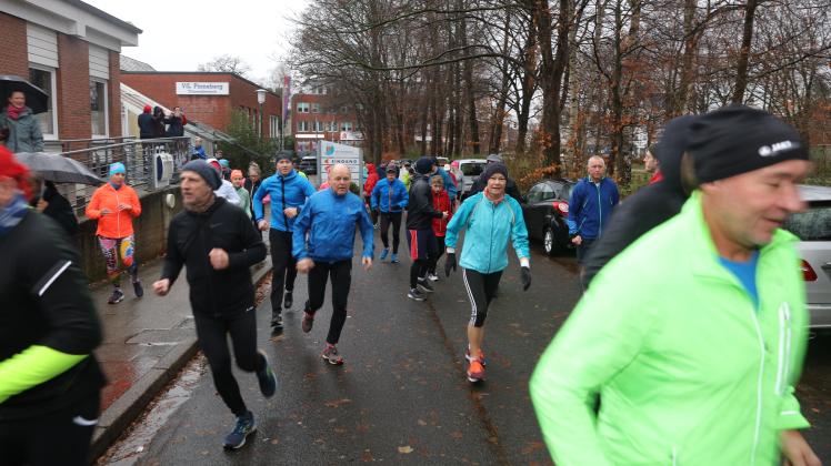 Rund 50 Läufer gingen zum Jahresausklang beim VfL Pinneberg an den Start.