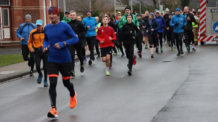 Lägerdorfer Silvesterlauf 2022 - Start zum 17-km-Lauf 