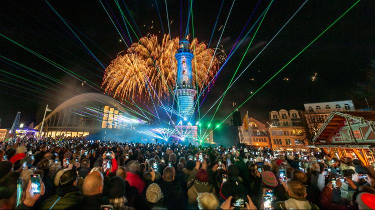 Showstarter für das Warnemünder Turmleuchten 2024 stehen fest | NNN