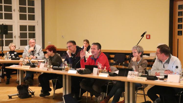 Maik Baalhorn von der CDU (Mitte) stellte in der letzten Sitzung der Stadtvertretung die Frage nach dem Sinn von Umbauten in den alten Kitas.