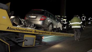 Die Aufklärung des tödlichen Unfalls in Bad Rothenfelde und die Beseitigung der Unfalltrümmer nahm lange Zeit in Anspruch.
