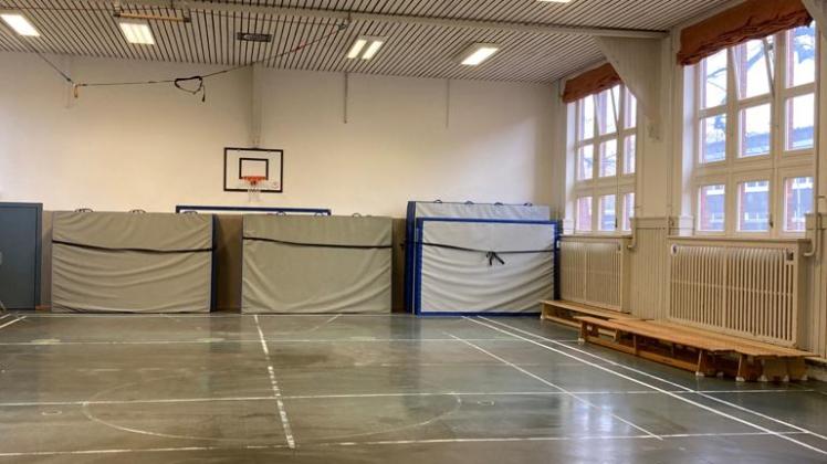 Mitglieder des TV Deichhorst haben die Turnhalle an der Kantstraße innerhalb von fünf Tagen neu gestrichen und gereinigt.