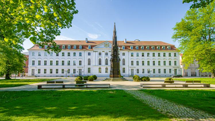 Hauptgebäude am Rubenowplatz Uni Greifswald