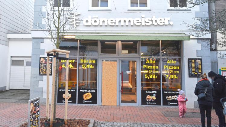 Mitten in der Schleswiger Ladenstraße hat ein „Dönermeister“-Schnellrestaurant eröffnet.