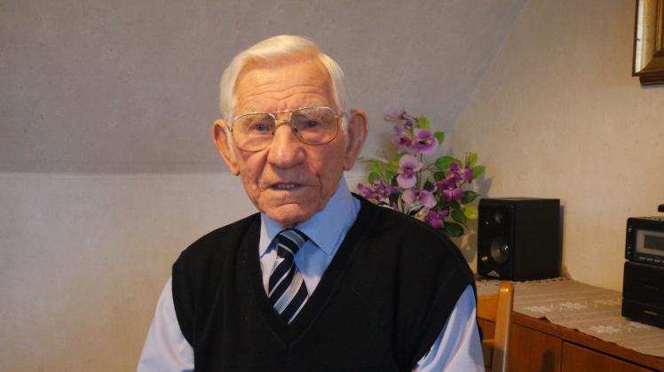 Helmut Kubillus hat viele seiner Erinnerungen mit Schreibmaschine und PC aufgeschrieben. Heute wird der 95 Jahre alt. 