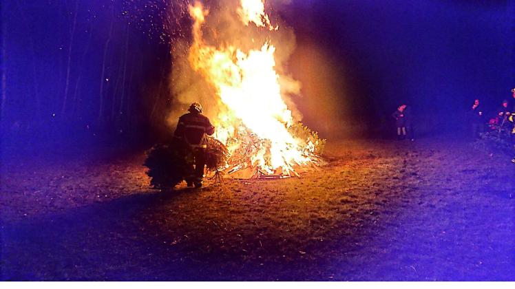 Am 7. Januar lädt die Freiwillige Feuerwehr Markgrafenheide zum Neujahrsfeuer ein. 