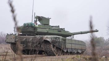JANUARY 5, 2023: T-90M Proryv tank crews undergo training in the zone of Russia s special military operation. Video grab