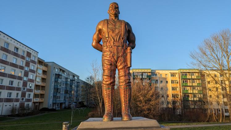 Statue Till Lindemann Rostock Künstler Roxxy Roxx