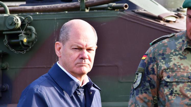 Bundeskanzler Olaf Scholz besucht die Bundeswehr Bundeskanzler Olaf Scholz besucht das Heer bei der ALÜ (Ausbildungslehr