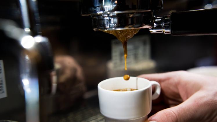 Espresso coffee dripping from machine Denver, Colorado, United States R_RKKB221216C-1084008-01