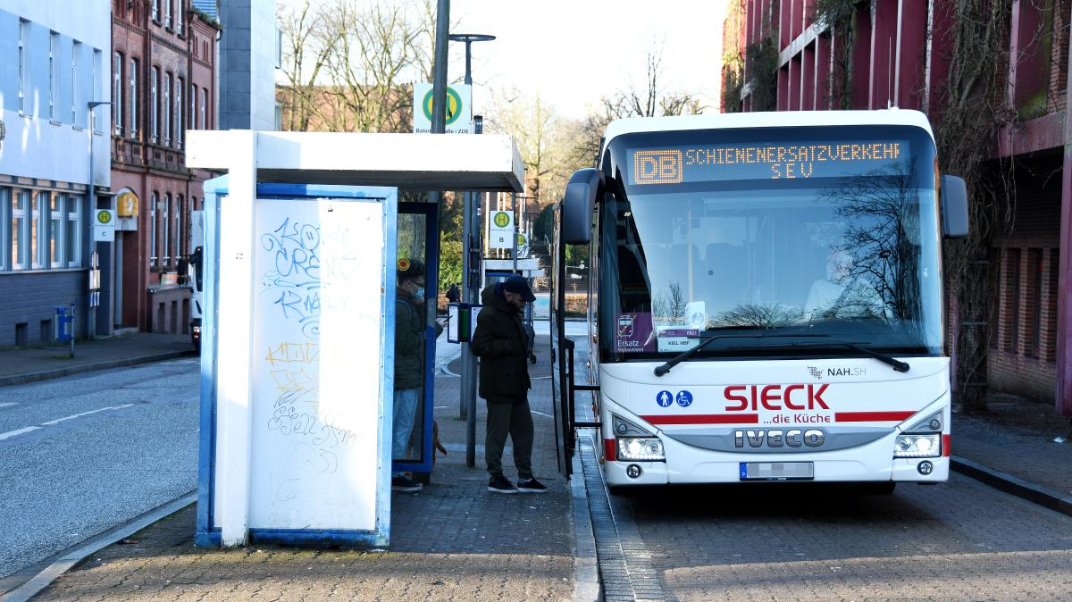 Sieben Wochen Bus Statt Bahn: Info-Chaos Im Bahnhof Rendsburg | SHZ