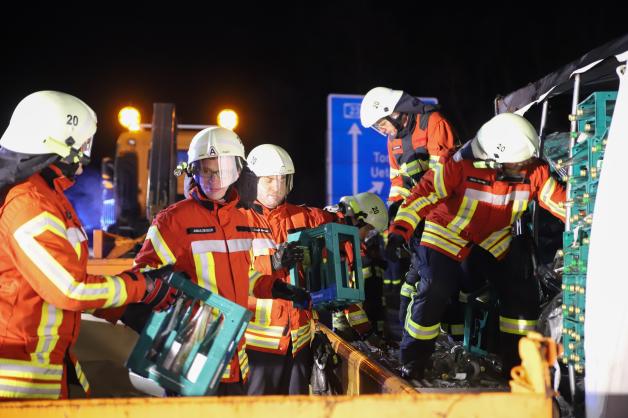 Schwerer Lkw-Unfall Auf A23 Bei Tornesch: Fahrer Leicht Verletzt | SHZ