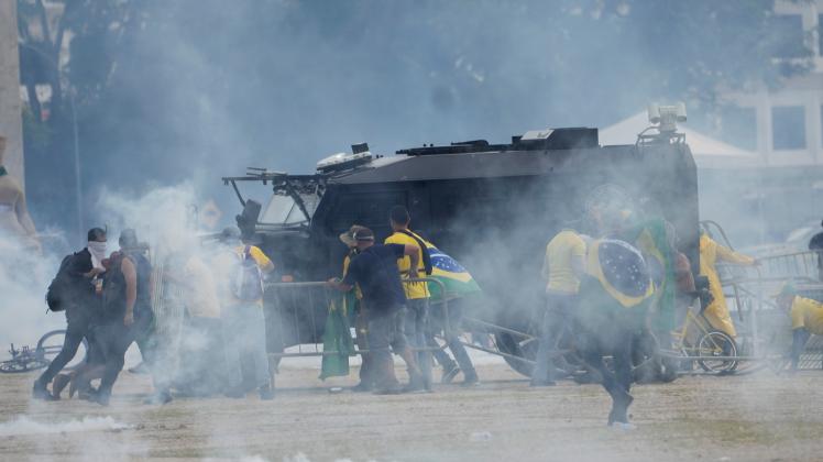 Bolsonaro-Anhänger stürmen Kongressgelände