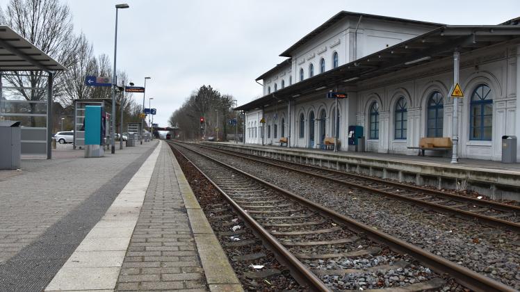 Seit der Übernahme von Erixx warten Bahnreisende entlang der Strecke zwischen Kiel und Lübeck nicht nur in Eutin immer wieder vergeblich auf den Zug.