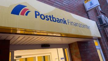 Die Postbank öffnet den Vorraum ihrer Filiale in Bramsche wieder durchgehend