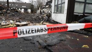 Großfeuer Bönningstedt: Der Morgen danach. Das Gelände ist abgesperrt, die Polizei ermittelt