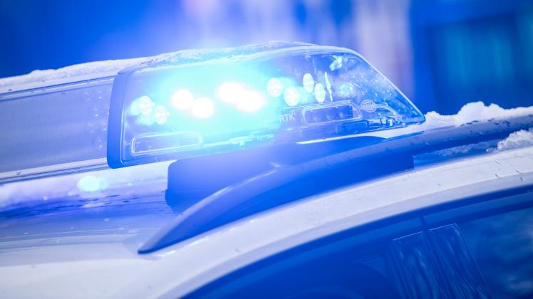 Blaulicht bei einem Polizeieinsatz, München, Dezember 2022 Deutschland, München, Dezember 2022, Blaulicht, Polizeifahrze