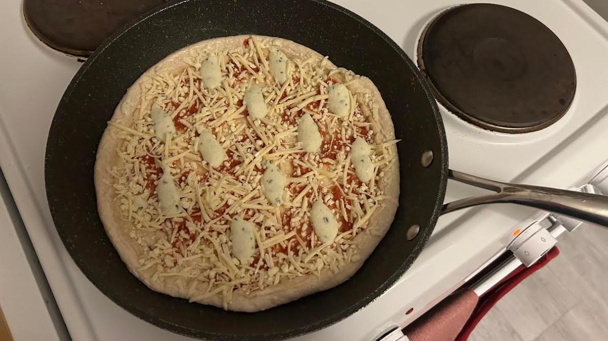 TK-Pizza aus der Pfanne: Spart das Energie und schmeckt das?