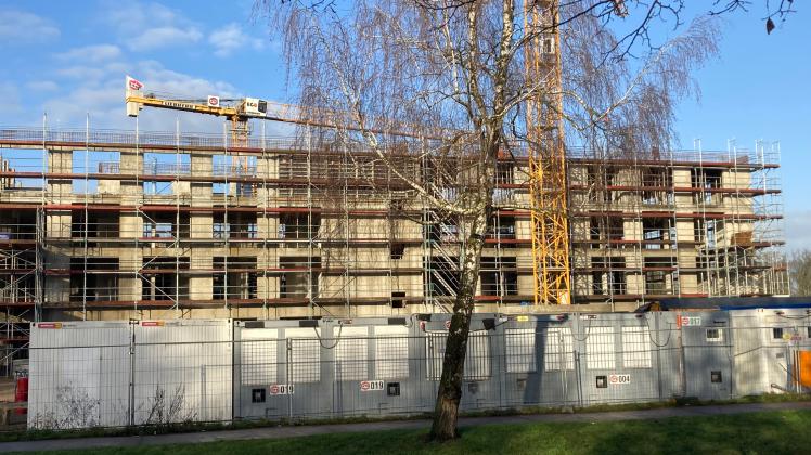 Die Bauarbeiten liegen im Plan: Bis Ende Februar soll das viergeschossige Gebäude in der Mendelejewstraße im Rohbau stehen.