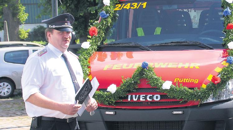 Heiko Mohr (r.) war 23 Jahre lang Wehrführer der Freiwilligen Feuerwehr Borsfleth.