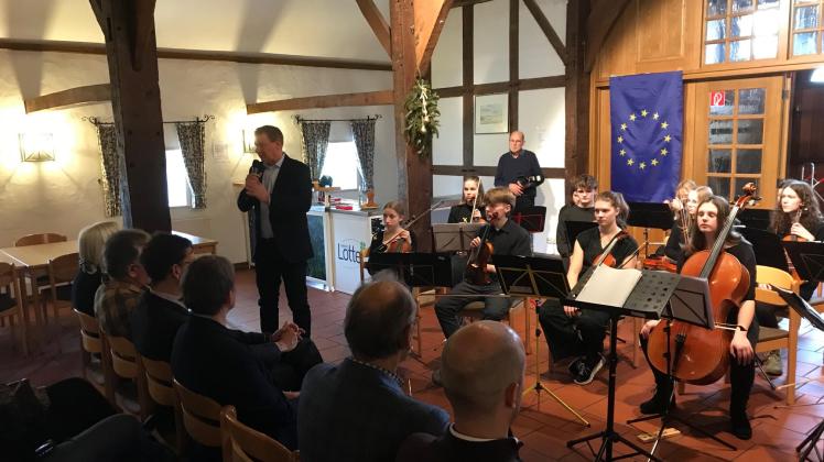 Kontroverser als erwartet wurde die Diskussion im Lotter Haus Hehwerth mit Markus Pieper, was nicht zuletzt an den Jugendlichen vom Wüsten-Orchester lag.