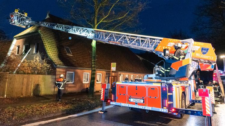 Feuer Auf Hamburger Reiterhof: Bewohner Greift Einsatzkräfte An | NOZ