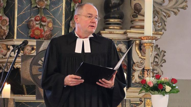 Vor den Grußworten zum Abschiedsgottesdienst am 15. Januar hielt Gemeindepastor Christoph Schnare die Predigt.