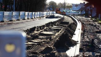 Wandert im Jahr 2023 weiter gen Norden: Die Großbaustelle Syker Straße - hier zwischen neuem Kreisel und Autohaus Mock. 