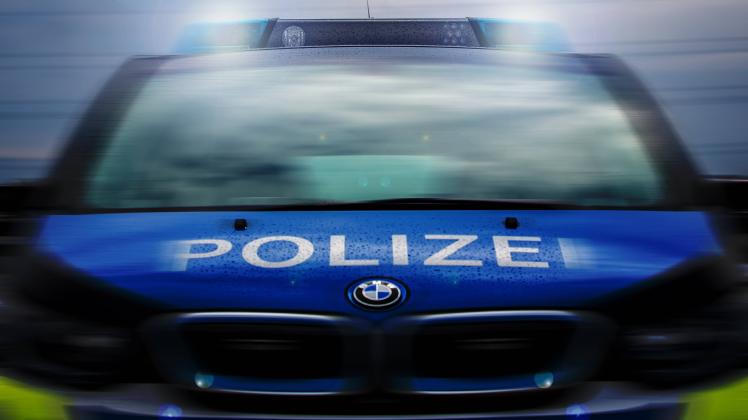 Bamberg, Deutschland 24. Dezember 2022: Themenbilder - Symbolbilder - Polizei Blaulicht - 2022 Ein Einsatzfahrzeug der P