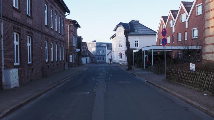 Die Kuhlenstraße in Uetersen – in gesamter Länge – ist nur eine Straße, die bald mit einem Tempo-30-Zonen-Hinweisschild ausgestattet werden könnte.