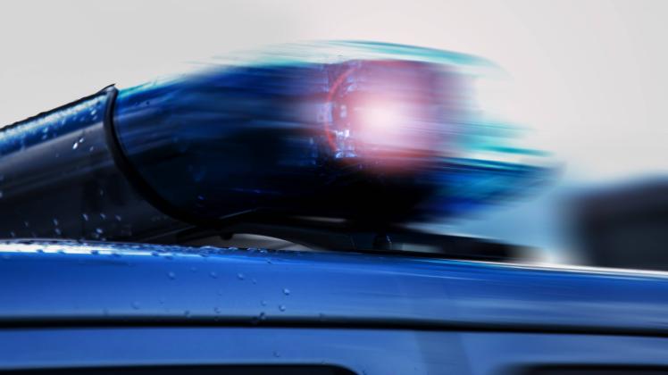 Bamberg, Deutschland 24. Dezember 2022: Themenbilder - Symbolbilder - Polizei Blaulicht - 2022 Ein Einsatzfahrzeug der P