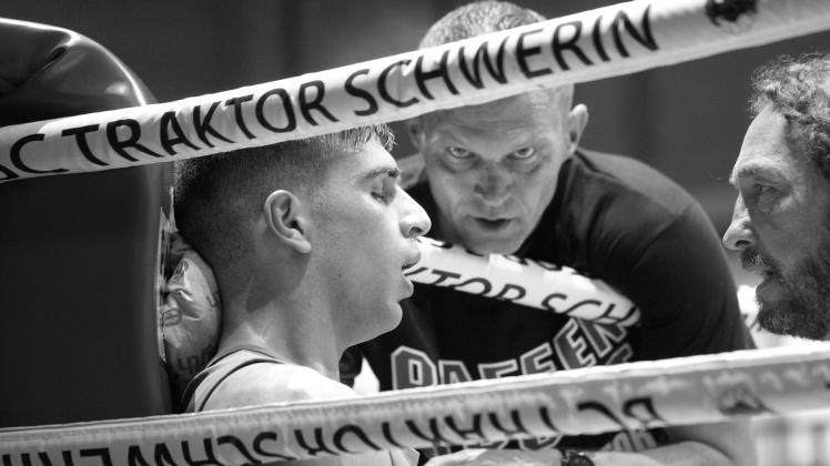 „Ring frei“ heißt die Fotoausstellung von Manfred Klement, in der es um Boxer und Boxen in Schwerin geht.